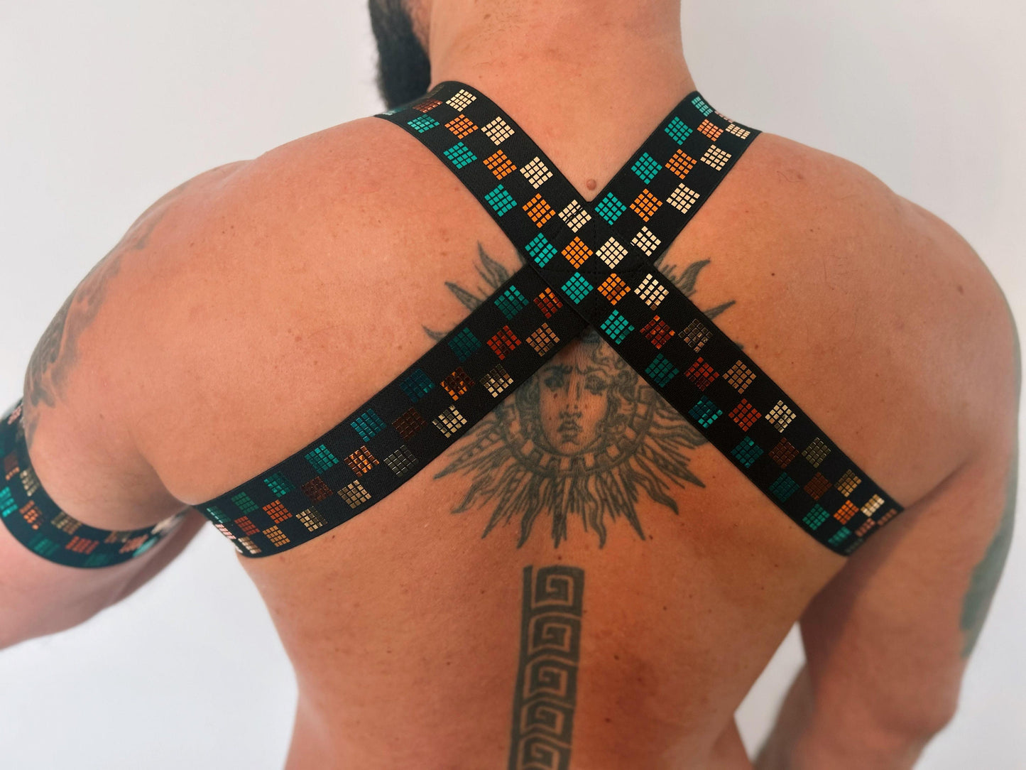 Kubisches elastisches Partygeschirr für Herren + Armband.